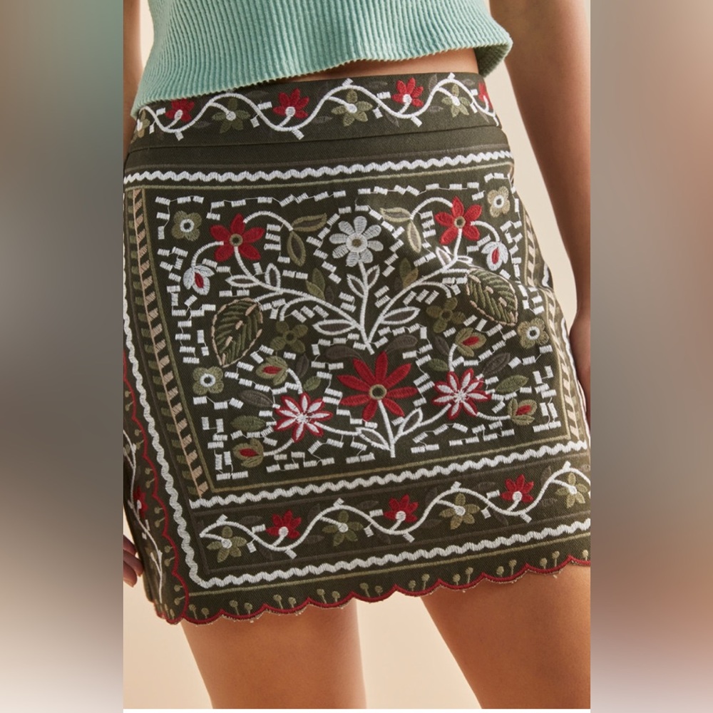 NWT Francesca’s Rosie Embroidered Scallop Hem Mini Skirt Size M